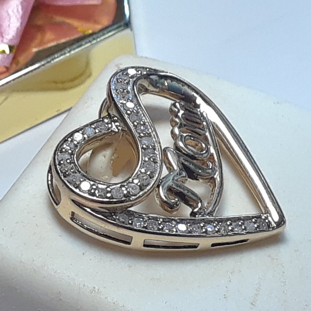 Estate .20cttw Natural Diamond Open "MOM" Heart 10Kt Yellow Gold Pendant #17449